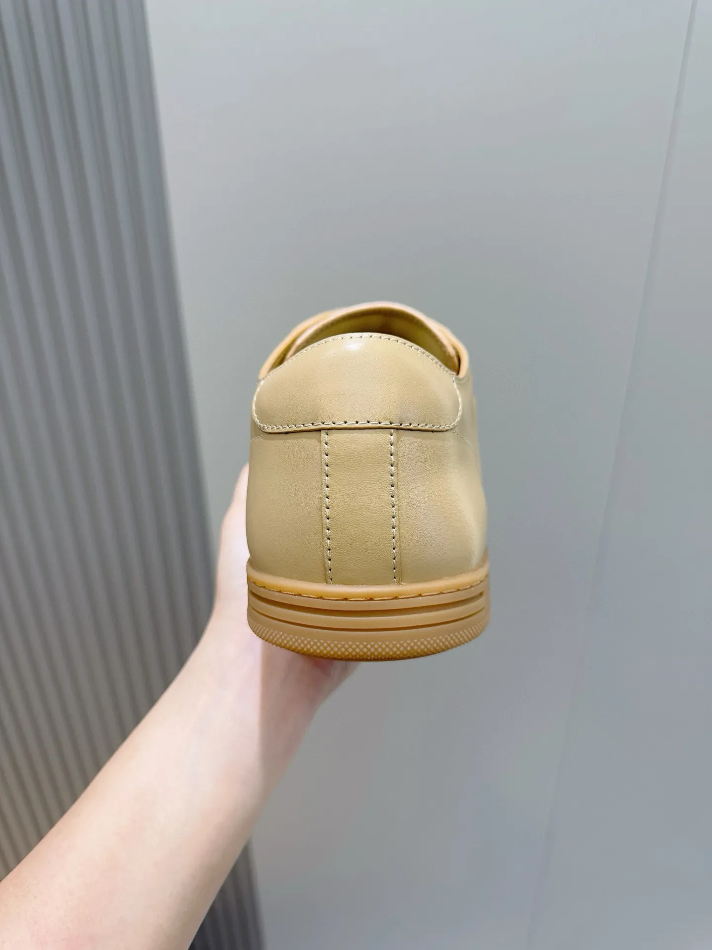 Men's Men's Shoes💰400 [New Style]🐏🐏DG men's calfskin sneakers Portofino Yacht shoes, simple and versatile design, unique saddle leather soles. The Dolce &G logo rear wing is the icing on the cake. Imported cowhide + rubber outsole Size: 39-44 (customized at 38.45)